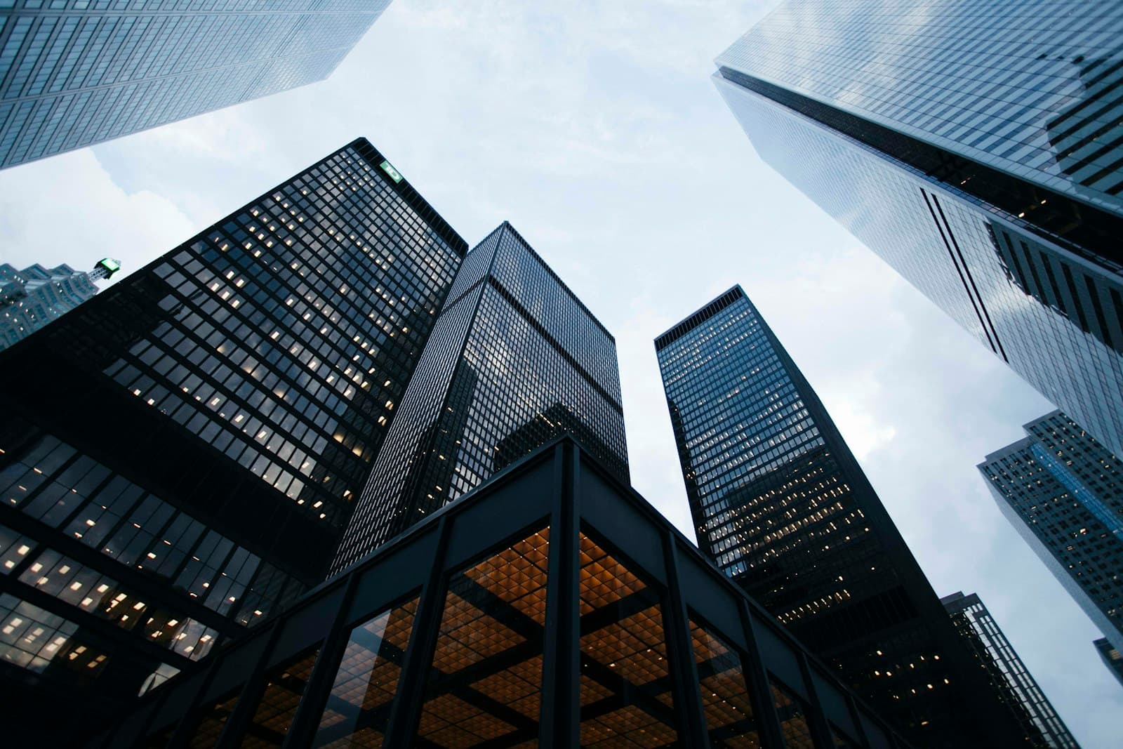 Sede e contexto empresarial Nundasoy em Talatona
